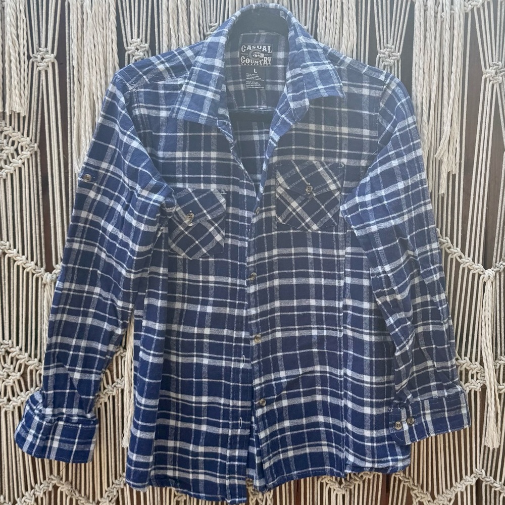 Women’s Casual Country Blue Plaid flannel Button Down Shirt. Never worn. Size L